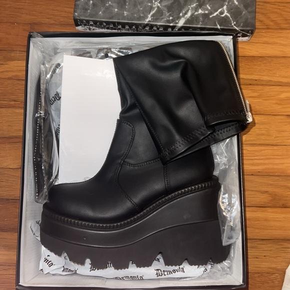 NEW! Demonia Shaker 65 Black Platform Boots - Picture 2 of 4
